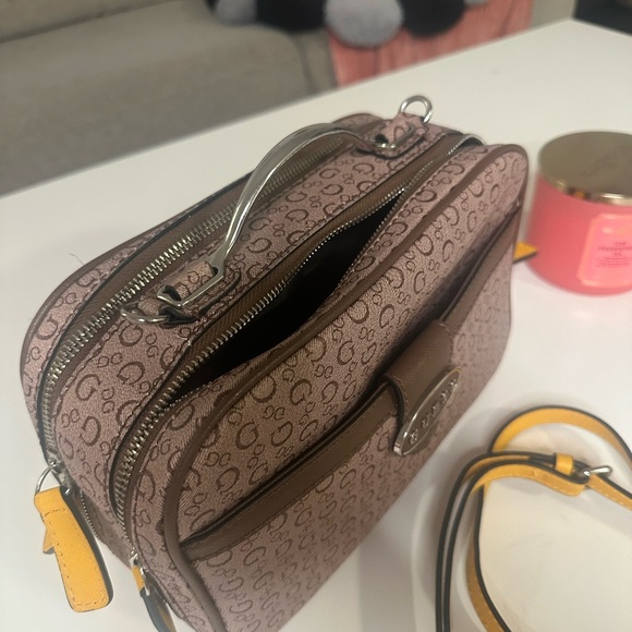 Guess Bag - Picture 8 of 8
